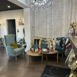 Silver Linings Salon - Lobby