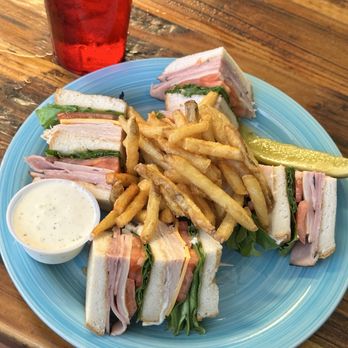 Wild Berry Cafe Naples - New Yorker Club - Breakfast & Brunch Near Me - Naples, Florida