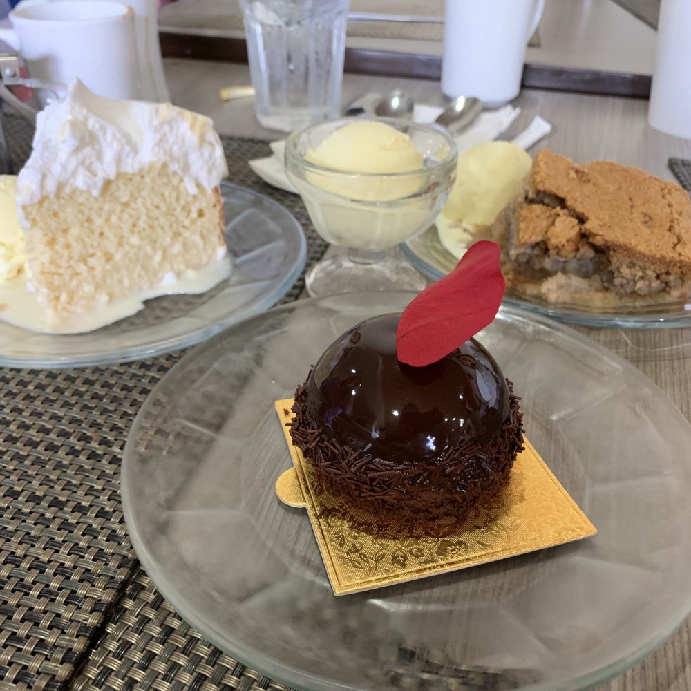 La Espadaña - Pastel Tres Leches - Domo de Chocolate - Pastel de Manzanas Verdes. - Mexican Near Me - Tijuana, BCN La Espadaña - Pastel Tres Leches - Domo de Chocolate - Pastel de Manzanas Verdes. - Mexican Near Me - Tijuana, BCN