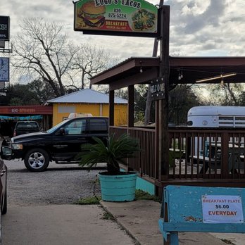 Lugos Tacos - a view of the outside of a restaurant - Mexican Near Me - Luling, Texas