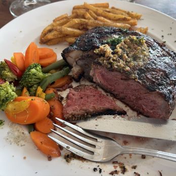 Breakwater Restaurant - Ribeye cooked to perfection - Seafood Near Me - Hatteras, North Carolina
