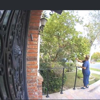 OnTrac - Helping her self to fruit - Couriers & Delivery Services Near Me - Commerce, California