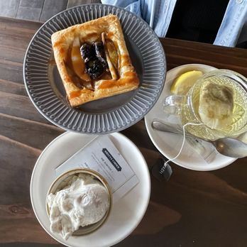 The Hideout Kitchen - Plum Apple Carmel Tart - New American Near Me - Lafayette, California The Hideout Kitchen - Plum Apple Carmel Tart - New American Near Me - Lafayette, California