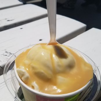 The Screamery Hand Crafted Ice Cream - BEES KNEES & STRAWBERRY with Honey Butterscotch syrup. DELIGHTFUL! - Ice Cream & Frozen Yogurt Near Me - Tucson, Arizona