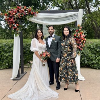 Wedding Officiant Julia - Wedding ceremony - Officiants Near Me Wedding Officiant Julia - Wedding ceremony - Officiants Near Me