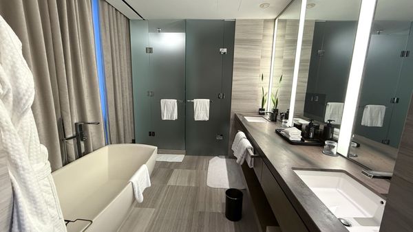 Four Seasons Hotel Toronto by null