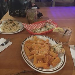 alfredo, rigatoni, garlic bread, the carmela and a redbull with strawberry syrup!