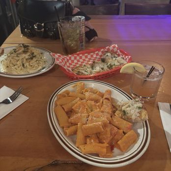 Sit Tite - alfredo, rigatoni, garlic bread, the carmela and a redbull with strawberry syrup! - Italian Near Me - Portland, Oregon