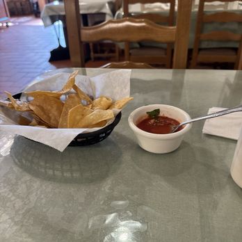 El Farolito - Chips and salsa - Mexican Near Me - Placentia, California