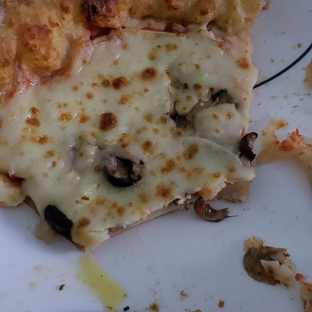 Taste like papa john bread and topping with tomato paste in middle awful