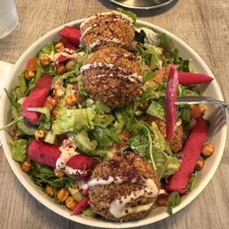 Falafel salad