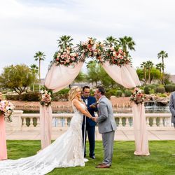 Floral Lady Design Studio - Arch and bouquets
