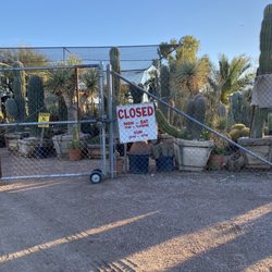 P & M Nursery & Citrus - A padlocked gate at 4:40pm on a Wednesday when they are supposedly open till 5pm per the sign right next to it.