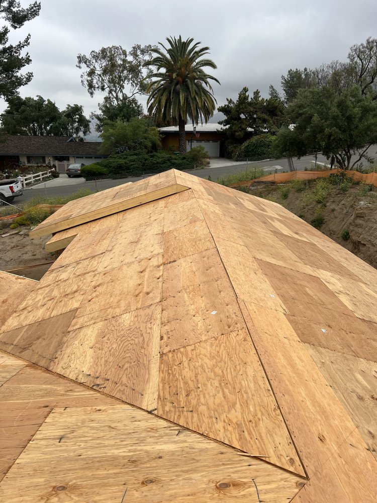 Slide of Meza's Roofing