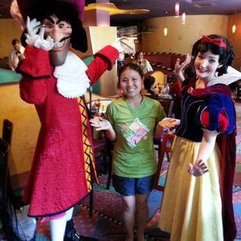 Goofy's Kitchen - A mismatch photo.. :) - American Near Me - Anaheim, California