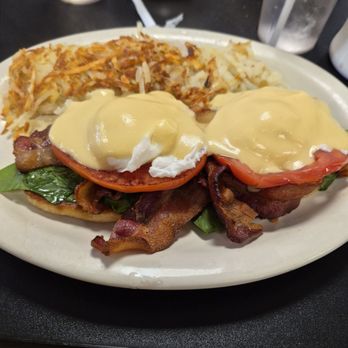 William's Family Restaurant - BLT Benedict with Hashbrowns - Desserts Near Me - Reading, Pennsylvania William's Family Restaurant - BLT Benedict with Hashbrowns - Desserts Near Me - Reading, Pennsylvania