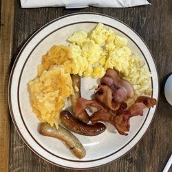 Fred's Up North Dining