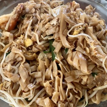 Banana Leaf Restaurant - Reveal to a huge plate's worth of noodles. Ordered medium spicy but could have been spicier - Singaporean Near Me - Milpitas, California
