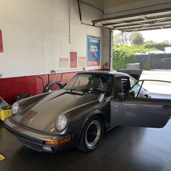 Pasadena Test Only & Smog Check - 1986 Porsche 911 getting smog checked - Smog Check Stations Near Me - Pasadena, California Pasadena Test Only & Smog Check - 1986 Porsche 911 getting smog checked - Smog Check Stations Near Me - Pasadena, California