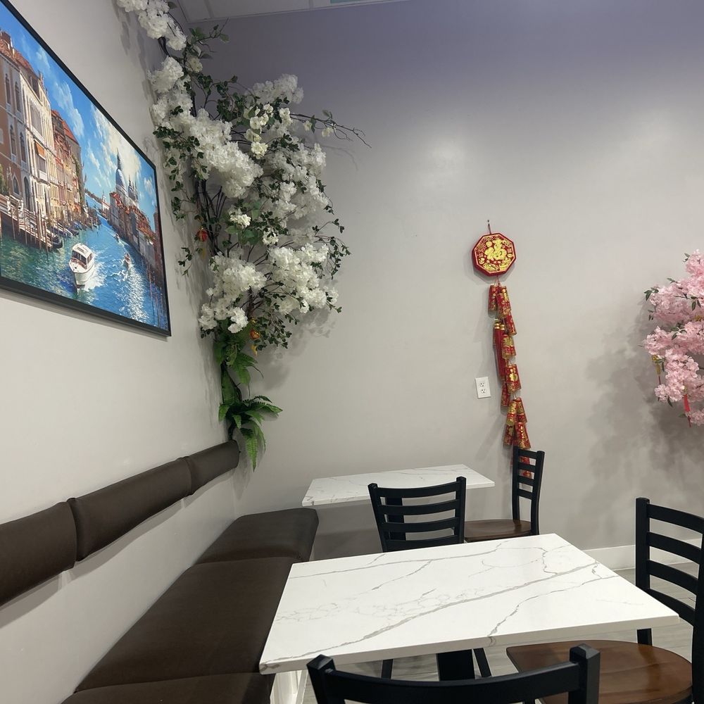 Paris Banh Mi - They've done an incredible job of incorporating the Paris theme into the paintings (even though is actually a painting of Venice!). - Vietnamese Near Me - Avondale, Arizona Paris Banh Mi - They've done an incredible job of incorporating the Paris theme into the paintings (even though is actually a painting of Venice!). - Vietnamese Near Me - Avondale, Arizona