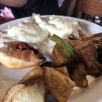 Alice's Restaurant - Eggs benedict with baccon - Diners Near Me - Woodside, California Alice's Restaurant - Eggs benedict with baccon - Diners Near Me - Woodside, California