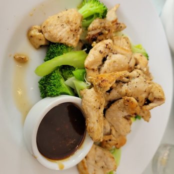 Chill Out Cafe - Chicken and brocolli lunch special - Thai Near Me - New Orleans, Louisiana