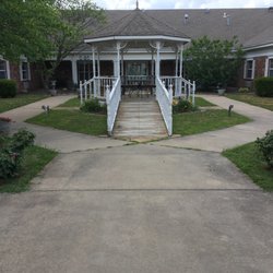 South Hampton Place Rehabilitation & Health Care Center - Enclosed courtyard, home to lots of turtles!
