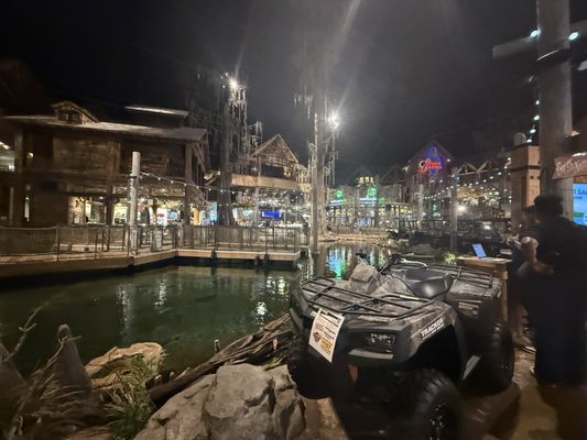 Memphis Pyramid by null