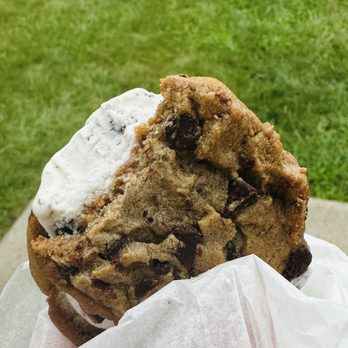 The Wheely Cool - The classic: chocolate chip cookie with vanilla ice cream - Desserts Near Me The Wheely Cool - The classic: chocolate chip cookie with vanilla ice cream - Desserts Near Me