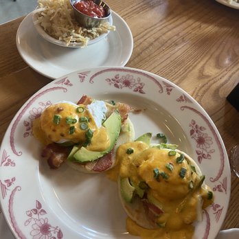 Cunard Tavern - Arepa Benedict - American Near Me - Boston, Massachusetts