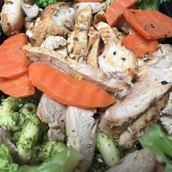 My Vision Nutrition - Chicken Pesto: grilled chicken, cavatappi pasta, carrots, broccoli, pesto sauce.
