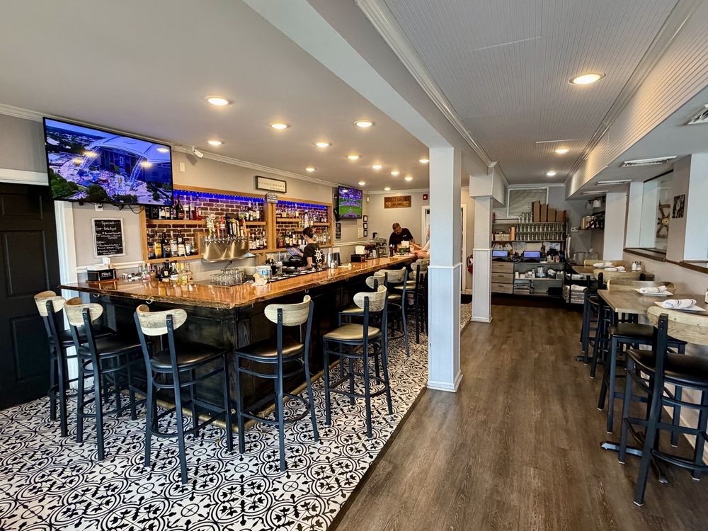 Social spots from Oak Beach Bar Grill