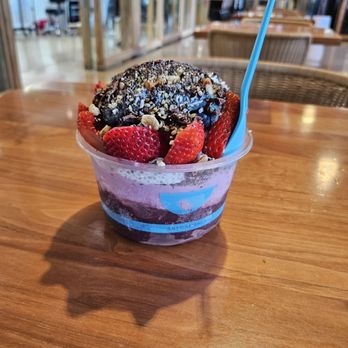 Blue Bowl Superfoods - Medium bowl with açai and huckleberry base and maple chia pudding - Acai Bowls Near Me - Stanton, California Blue Bowl Superfoods - Medium bowl with açai and huckleberry base and maple chia pudding - Acai Bowls Near Me - Stanton, California
