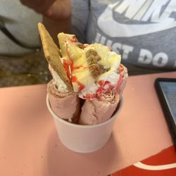 Yum Yum Dessert Bar - Strawberry cheesecake