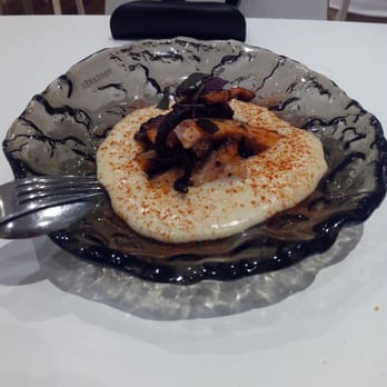 Vinoteca Bagos - Pulpo a la brasa sobre crema de patata - Galician Near Me - Pontevedra, PO Vinoteca Bagos - Pulpo a la brasa sobre crema de patata - Galician Near Me - Pontevedra, PO