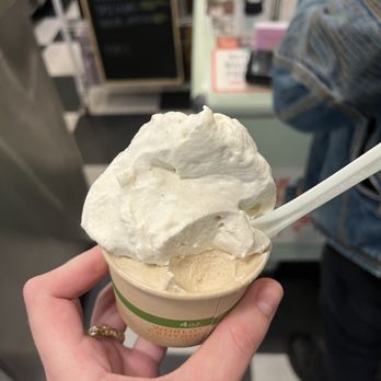 Davvero Gelato - Vanilla gelato with whipped cream - Gelato Near Me - Richmond, Virginia Davvero Gelato - Vanilla gelato with whipped cream - Gelato Near Me - Richmond, Virginia