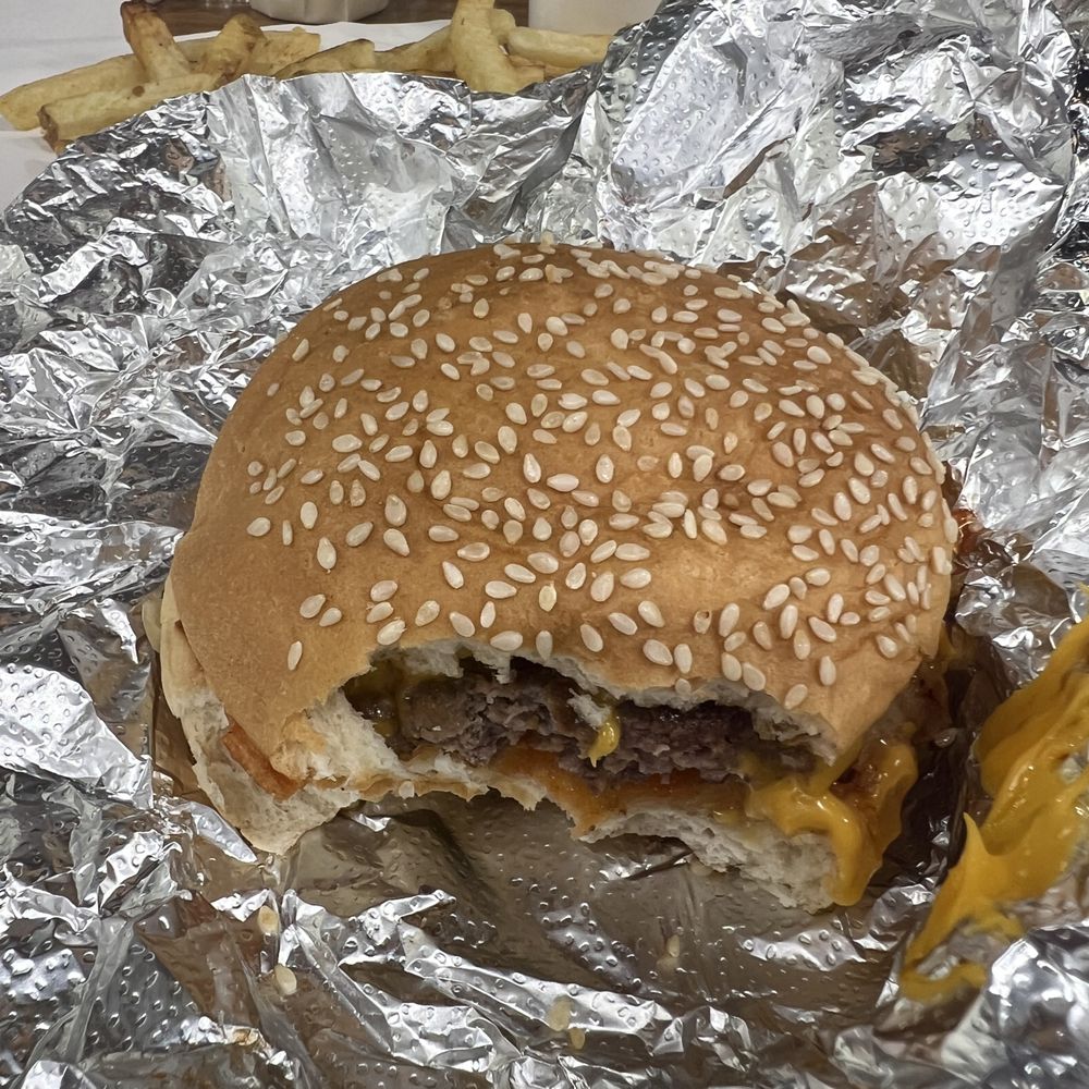 Swindon Designer Outlet - Five guys burger - Outlet Stores Near Me - Swindon, SWD