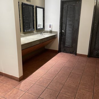 Vivo Italian Kitchen - The women's room. Spacious and clean! - Italian Near Me - Orlando, Florida Vivo Italian Kitchen - The women's room. Spacious and clean! - Italian Near Me - Orlando, Florida