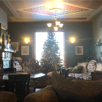 Bingham Hall Bed & Breakfast - The Parlor - Hotels Near Me - New Ulm, Minnesota