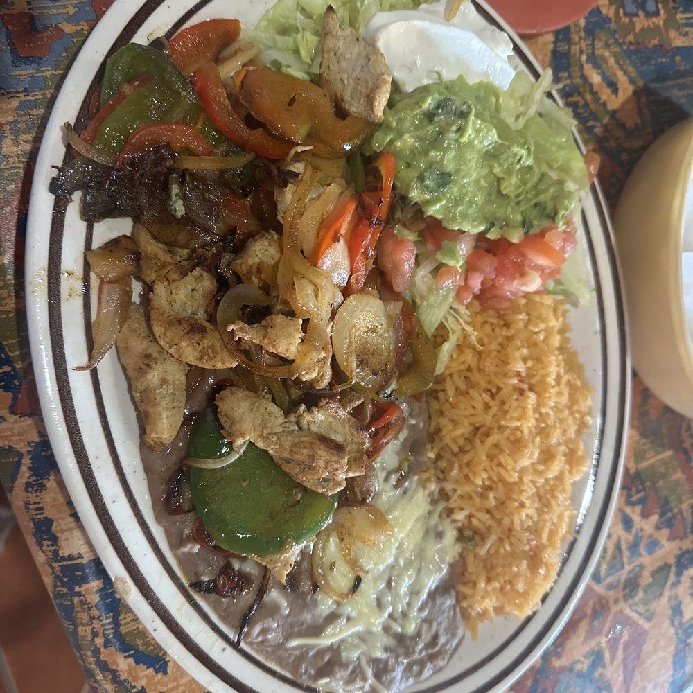 El Paso Mexican Restaurant - Fajita Chicken Lunch ($13.99 even on weekends) - Mexican Near Me - Springfield, Virginia El Paso Mexican Restaurant - Fajita Chicken Lunch ($13.99 even on weekends) - Mexican Near Me - Springfield, Virginia