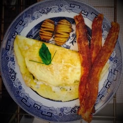 Woldert-Spence Manor - Spinach Tomato Feta Omelet with hassle back baked potatoes and crisp bacon.