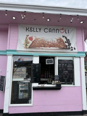 Kelly Cannoli by null