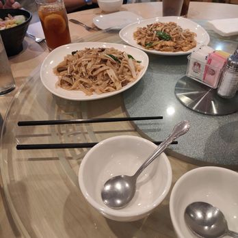 Noodle & Sushi Delight - Beef chow fun. Chicken udon - Chinese Near Me - Roselle, Illinois
