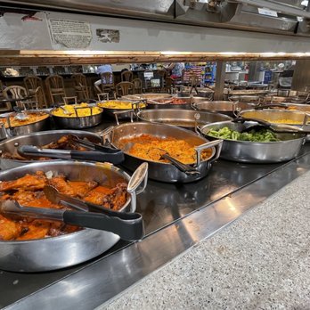 Harris Teeter - a buffet with many different types of food - Grocery Near Me - Charlotte, North Carolina Harris Teeter - a buffet with many different types of food - Grocery Near Me - Charlotte, North Carolina
