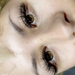 Luminous Beauty - Wispy Lashes