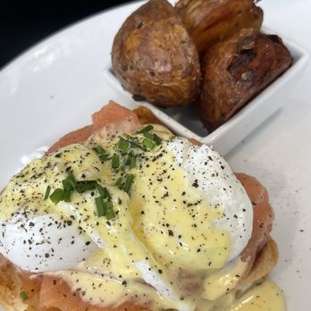 Table 33 - Salmon Benedict - Breakfast & Brunch Near Me - Dayton, Ohio Table 33 - Salmon Benedict - Breakfast & Brunch Near Me - Dayton, Ohio