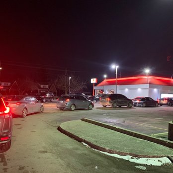 California Burger - Waiting in line - Burgers Near Me - Indianapolis, Indiana California Burger - Waiting in line - Burgers Near Me - Indianapolis, Indiana