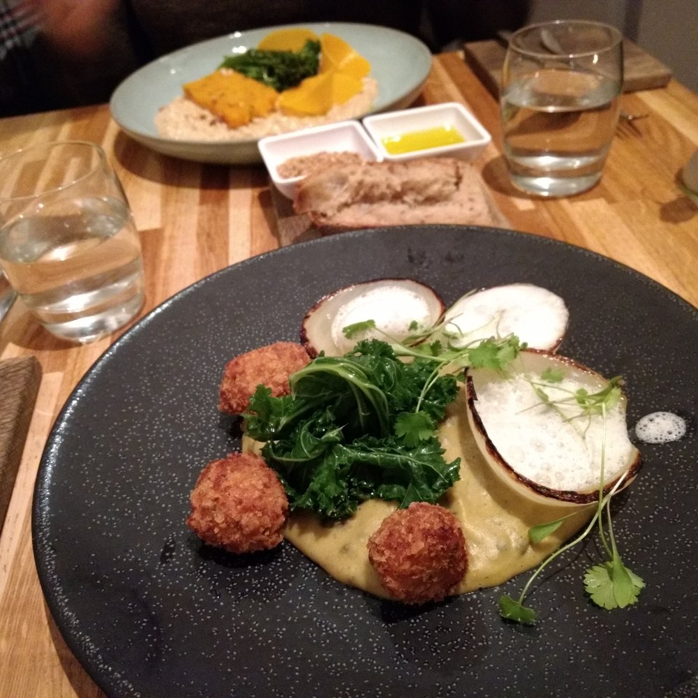 Pakora with foam stuff, and risotto something or other. Pakora with foam stuff, and risotto something or other.