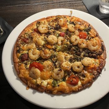 Q1227 Restaurant - Veggie Flatbread with Shrimp - New American Near Me - Roseville, California Q1227 Restaurant - Veggie Flatbread with Shrimp - New American Near Me - Roseville, California
