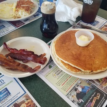 Metro Diner - Pancake short stack with a side of bacon - American Near Me - St. Augustine, Florida Metro Diner - Pancake short stack with a side of bacon - American Near Me - St. Augustine, Florida